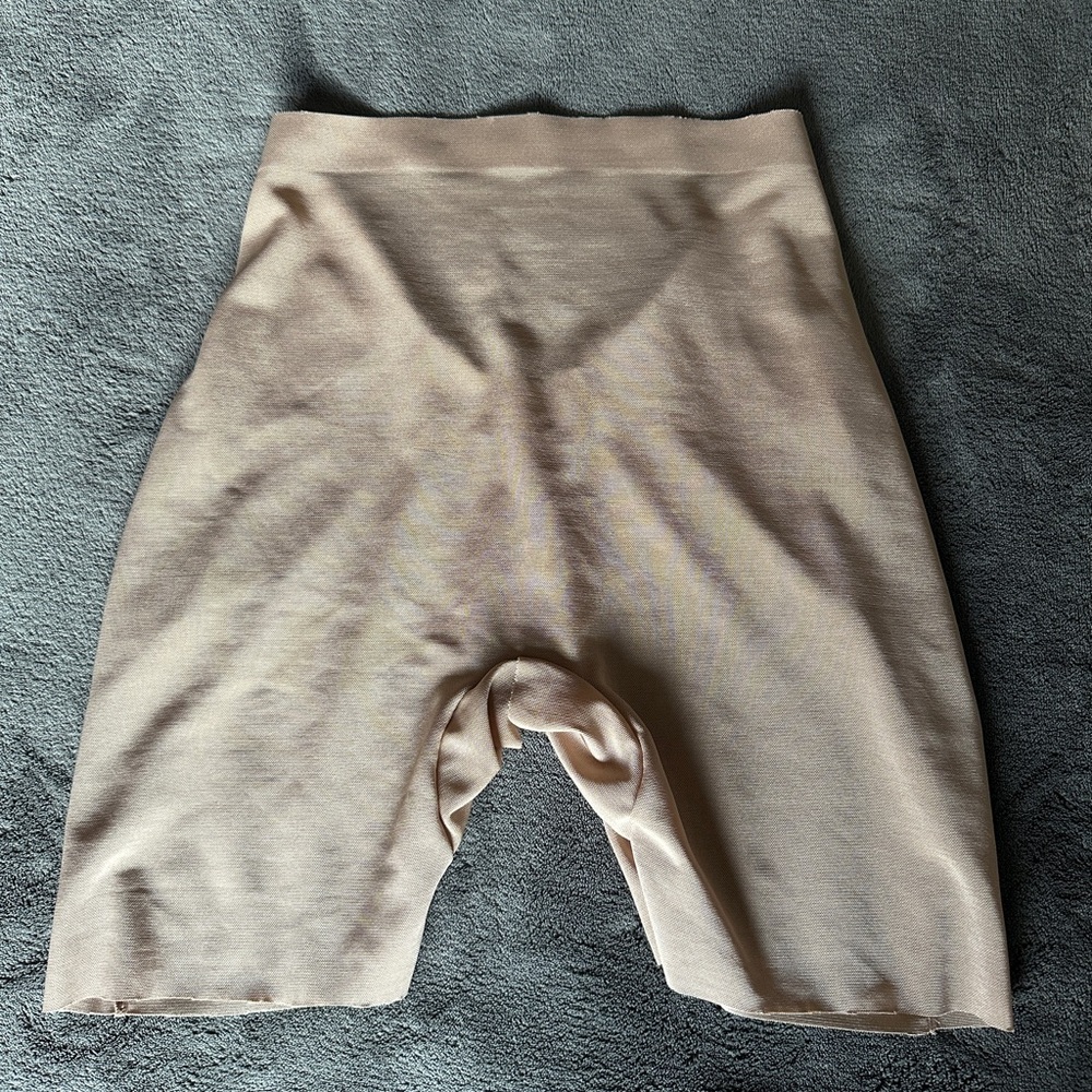 SKIMS SHEER SCULPT LOW BACK SHORT - Picture 9 of 9